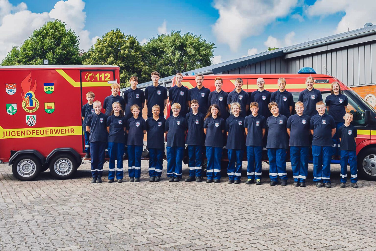 Gruppenfoto der Jugendfeuerwehr Weddingstedt zum 30 Jahre Jubiläum