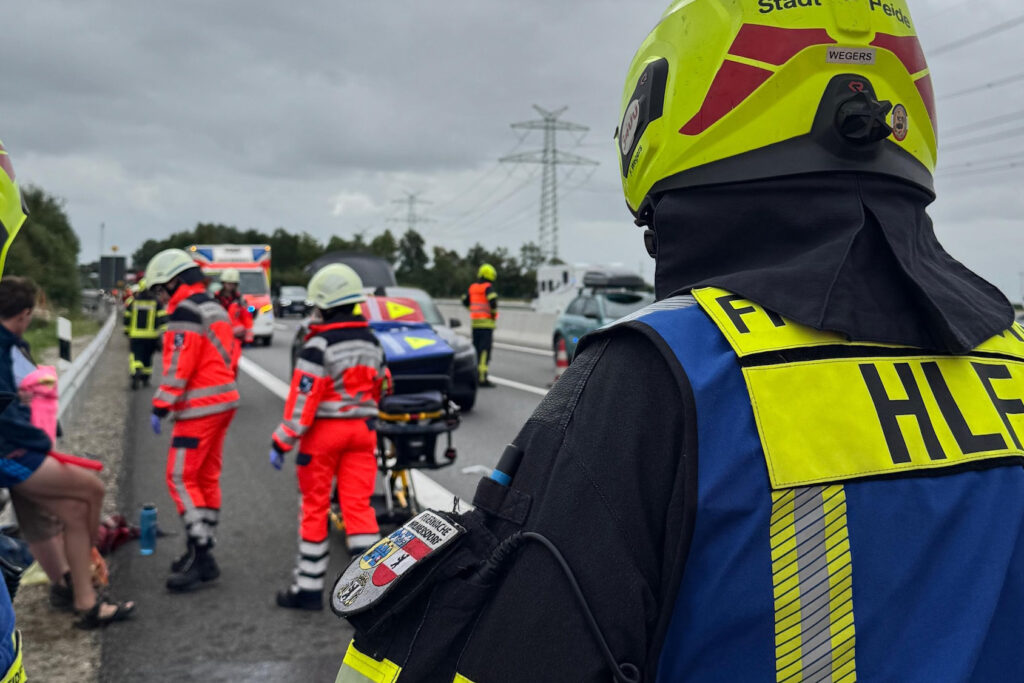 Sechs Verletzte nach Unfall auf der A23 bei Heide