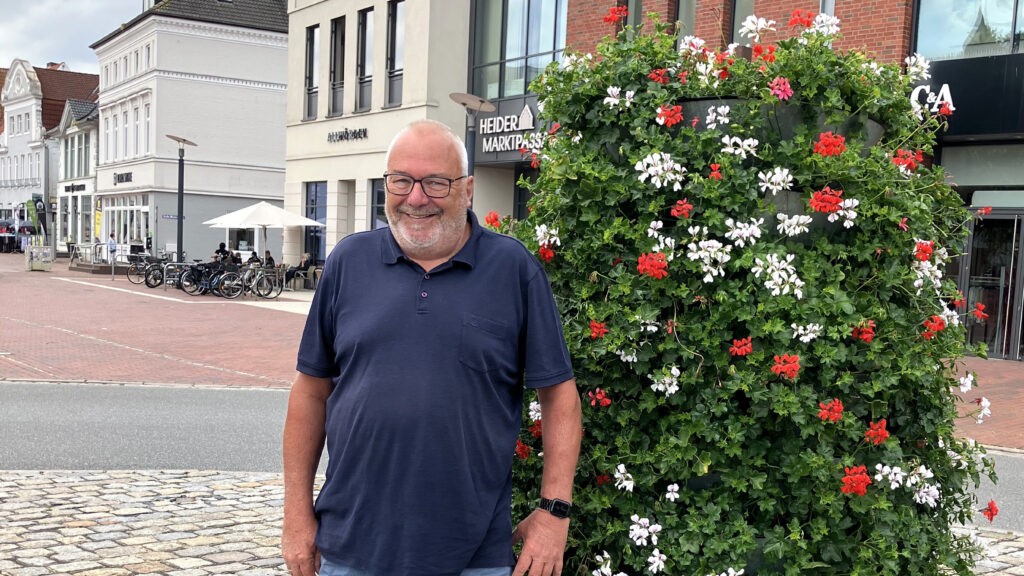 Ralf Kröger: Mit Hand & Herz im Stadtmarketing Ralf Kröger kümmert sich als Gärtnermeister im Ruhestand um den Wohnmobilplatz des Heide Stadtmarketing und ist stellvertretender Marktmeister.
